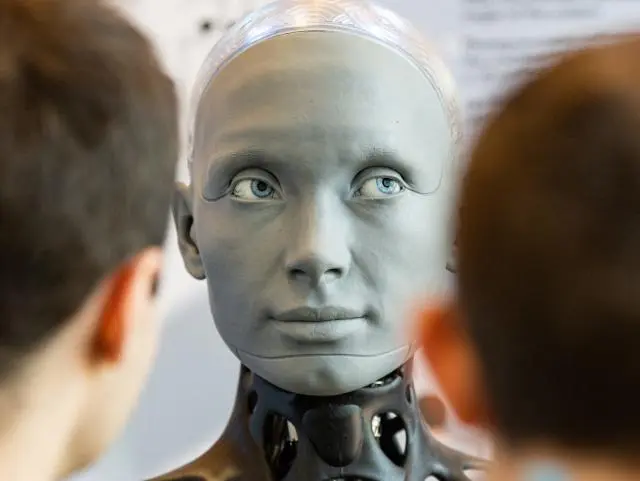AI Robotok Válaszolnak: Lázadás vagy Együttműködés?